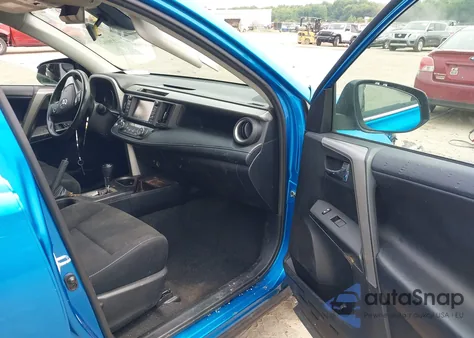 2017 Toyota Rav4 Xle z USA, uszkodzony, nr VIN 2T3RFREV8HW646845